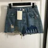 Bokstäver kvinnor denim shorts hål pärla design jeans lyxiga sexiga mini korta jeans avslappnad daglig sommargata stil jean shorts