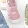 Eerste wandelaars baby gaas schoenen ademen sandalen kinderen gebreide casual baby zachte peuter klein
