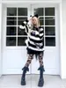 女性用セーター日本のスタイルクールなパンクライト暗い縞模様のニットリッピング長袖ゴシックハラジュクプルオーバートップOネック特大