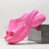 Tasarımcı Lüks Sandalet Klasik 3D Delik Sünger Kek Alt Logo Havuzu Slaytlar Geniş Ayak Kalın Plaj Anti Kalıcı Alt Alt Alt Lüks Kadınlar Slips