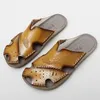 Slippers Casual Leather Men Sandals Summer Fashion Outdoor Beach Shoes Two Two Utilise la non-glissement imperméable de haute qualité