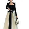 Robes de travail Fashion Lady Square Collier à manches longues Tops Big Bow deux pièces Elegant Turnits Jirts cosits Femmes Vintage Graceful Automne