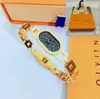 Роскошные золотоизображенные дизайнер браслетов Новый полый высококачественный браслет, предназначенный для изысканных девушек с изысканными подарками для вечеринок на день рождения