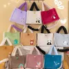 Stor kapacitet Cartoon Kuromi Plush Toy Shopping Bag Handhållen Makeup Bag 48cm Tillverkare PCESIAL2028