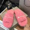 Luksusowe slajdy Paris Designer Mężczyźni Kampy Kapcieczki wełna wełniana futro Furry Furry ciepłe litery Sandały Wygodne rozmyte dziewczyna Flip Flip Flop Slipper 35-45