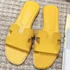 Designer Leather Ladies Sandals Summer Shoes Fashion Fashion Women Slippers Letter Drag 2024 Eur 35-42 Plus Size Ladies Black