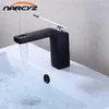 Grifos de lavabo de baño cuenca de láminas de latón frío y cascada de un solo orificio de inodoro Waw Waveh B620