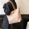 2024 Mulheres Moda Bolsas de nylon Senhoras versáteis dobras à prova d'água Bags de Tote feminino Grande Saco de ombro de capacidade de simplicidade