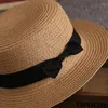 Breda randen hattar koreansk version av stråhatt kvinnors sommar brittisk retro platt topp liten färsk solskugga strandresor