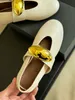 Designer Sandal Brand Sandale Femmes Chaussures de mode Vache Vow Taille de cuir 35 à 41 Couleurs de blanc noir Prix en gros de livraison rapide
