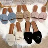 Designer Slippers Sandal Loro Mule 2024 Nouvelles Pianas Summer Casual Chores Suede en cuir Sexy Femles Slides Loafer Charme Sunny Outdoors Place Sliders Gift Taille 35-40 Q456