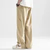 Pantaloni maschili alla moda en high street spring draping work