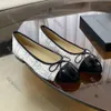 Chaussures de canal de robe de créateur Cowhide ballet chaussures plates mode fashion femens boat chaussures sandales femme en cuir paresseux chaussures de lefu chaussures de haute qualité chaussures d'usine de haute qualité