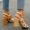 Chaussures habillées Femmes hautes sandales Fashion chunky 2024 Designer d'été extérieur marchant aux pompes confortables tongs
