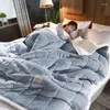 毛布コーラルフリース暖かい秋と冬のベッド3層の厚いフランネル毛布の柔らかい快適なキルト洗える