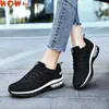 Scarpe casual sneaker moda mesh allacciato in alto addensando alti comodi traspiranti