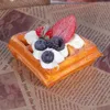 Dekorativa blommor 1st Simulering Waffle Model Fake Fruit Bread Cake Western Food Exempel Dessert Pastry Heart Decoration Props