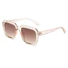 Occhiali da sole 2024 Fantasca della moda Square Simple's Protection Uv Protection Sun Glasses Femino