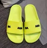 Summer Paris Fashion Trendy New Slippers Letters simples de alta gama Mujeres Sandalias de playa Modelos de pareja Tamaño 36-44