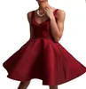 Eenvoudige stijl satijn vneck Homecoming -jurken Mouwloze Aline Mini Knie Lengte 2018 Korte prom jurk Cocktail Party Club Wear1671511
