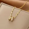 Lettera coreana H Necklace Ins Light Vento freddo Ciondolo Magni di minoranza personalizzato Femmina Internet Titanio in acciaio Acciaio Acciaio Catena