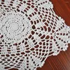 Tableau blanc vintage ovale coureur au crochet coton en dentelle florale