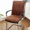 Étude d'oreiller chaise de bureau couvre couleur fond de couleur en peluche maison chaude adaptée à l'automne et à l'hiver