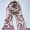 Femmes hijabs Muslim Fashion femme classique simple vent pure couleur longue foutre en couleur solide Amérique vendant du foulard 240327