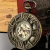 Vintage Hollow Mechanical Pocket Watch Luxury Pendant Chain Clock Man Roman siffror Display Half Hunter Antique Timepiece Gift 240327