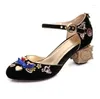 Sandales Fleur de luxe en cristal en cristal avec coeur métal talon de cube floral bleu velours rond rond mary jane pompes zapatos femme