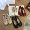 Chaussures décontractées Muis de confort rétro Red pour les femmes Soft Patent Leather Ballet Flats 2024 blanc noir rond Bowknot Basic