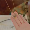 Super Immortal Glass Stone Bead -halsband för kvinnor med minimalistisk Instagram Design Sense Jade Stone Clawbone Chain Temperament Transfer Pärl