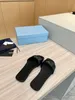 2024 Nya toppmode tofflor Kvinnor Designer Sandaler för kvinnors tofflor Casual Loafers Shoes Outdoor Beach Slides Flat Bottom äkta lädersandaler On240401