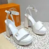 Designer Luxury Sandals Fashion Buckle Decoration Pink Patent Leather 11cm High Heeled Shoes Platform Heels Ankel Wrap Rom Sandal