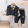 Conjuntos de ropa 3pcs Set coreano 2024 Autumn Kids Boutique Ropa para Baby Boy 1 a 2 años Camiseta de color sólido Camiseta a rayas Pantalones