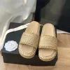 Paille chaude tissage sandale chaussure décontractée pantoufle canal de canal d'été pour femmes de luxe plate-forme de concepteur de luxe top qualité sandale sexy charmante