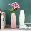 Vases Home Flower Vase Decoration Plastic moderne créatif blanc Imitation Céramique Pot hydroponique 1pcs