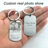 Ketens gepersonaliseerde gegraveerde foto sleutelhanger aanpassen met uw foto datumnaam Tekst Kalender Keyring hanger roestvrijstalen sleutelketen