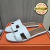 Topp Luxury Flat Sandals Multi Color Slipper Classic Mönster och färger Shoal Leisure inomhus Komplett uppsättning tillbehör Slides Designer Resorts Damen Summer Brand