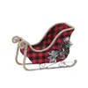 Dekorativa blommor Liten Santa Christmas Sleigh Decoration Red Plaid Table Centerpiece For Holiday Decor (11 x 5 7,8 in) Utomhushjort