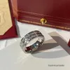 Kobiety projektanci luksurys podwójny moda pełna diamentowa pierścień pokazuje światło temperamentu proste wykwintne spersonalizowane i wszechstronne regulowane rozmiar dobre