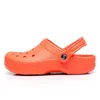 Croc Designer Sandales For Mens Womens Kids Kids Classic Clogs Summer Beach Slippers Flats Blanc Rose Buckle Taux imperméables