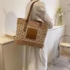 Kvällspåsar 2024 Fashion Casual Handbag Handgjorda halmstrandpåse axlar för kvinnor stora kapacitet resor pack vår sommar