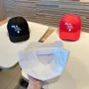 Оптовая капля с шариками бренд бренд дизайнер шляпы для шляпных шапок для мужчин женщины летняя бейсболка вышивая дикая повседневная мод