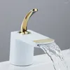Раковина для ванной комнаты с марионированным золотым водопадом смеситель смеситель шлюз широкий сосуд носик