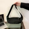 Butiker Export Designer Crossbody Bags Fashionable Black Nylon midjeväska 2024 Ny mångsidig avslappnad med stor kapacitet och lätt tyg för båda män kvinnor