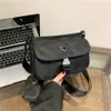 Boutiques Exportation Designer Crossbody Bags 2024 Nouveau sac de facteur en nylon et loisir de la mode pour femmes dans un portefeuille zéro portefeuille