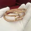 Modedesigners armband charm Bangle smycken högkvalitativ klassisk mensarmband icke -blekande smycken gåva för män och kvinnor stylar trevlig låda bra bra