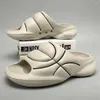 Casual skor mjuka överdimensionerade män för jogging tofflor anpassade flip flops elegant låg häl sandaler sneakers sport 2024 övre trender ydx1