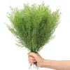 Decoratieve bloemen 20 stks 50 stks kunstmatige dennentakken cypress takjes faux ceder pography props kerstdiy voor vakantie